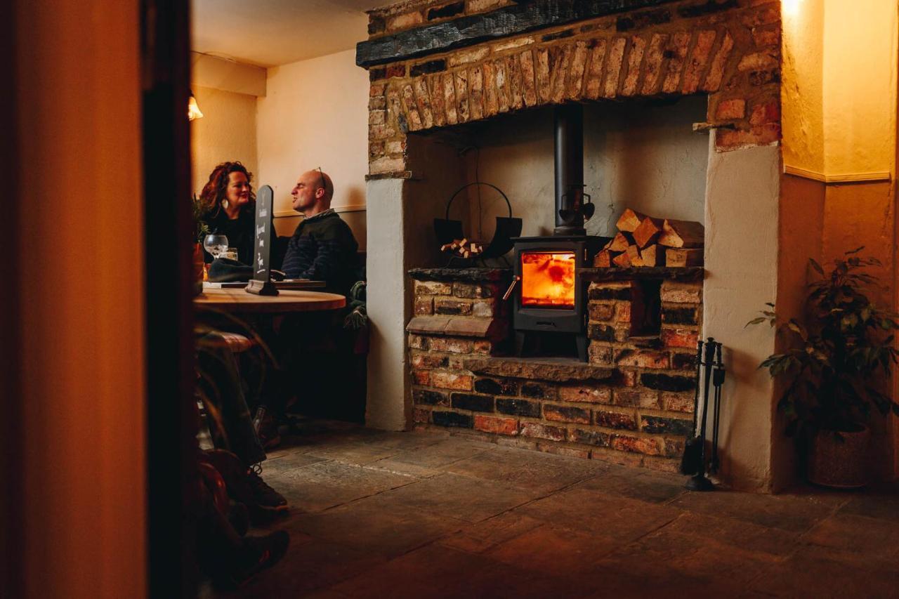 เอ็กเซบี กรีน ดราก้อน Bed & Breakfast Leeming Bar ภายนอก รูปภาพ
