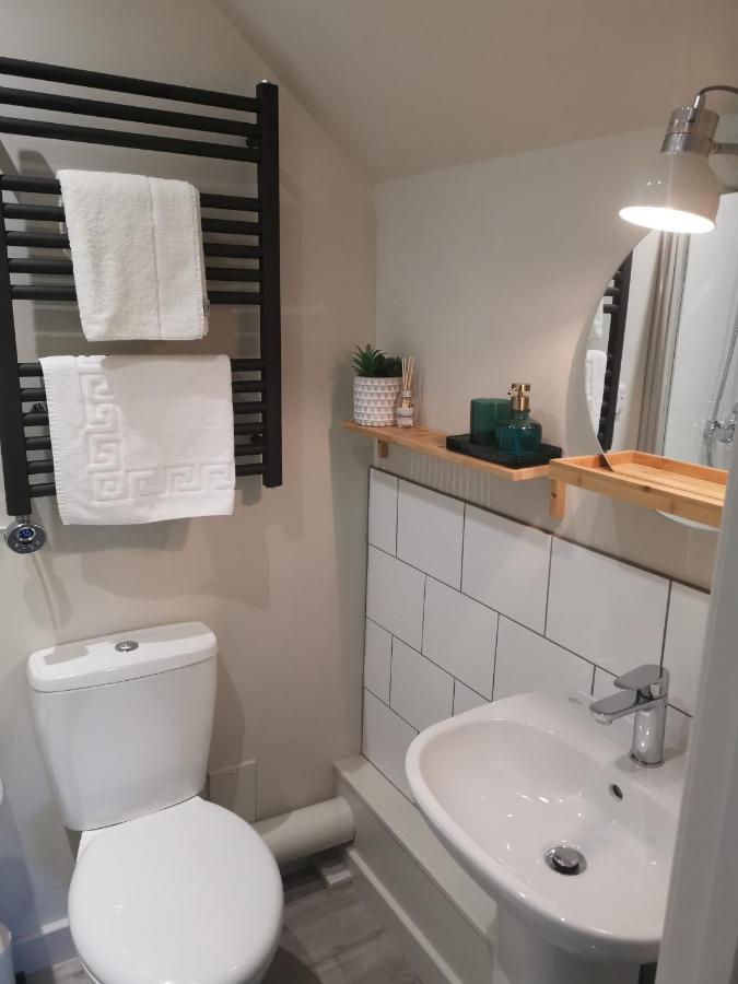 เอ็กเซบี กรีน ดราก้อน Bed & Breakfast Leeming Bar ภายนอก รูปภาพ